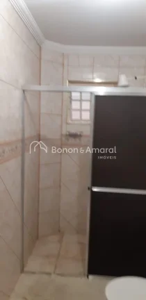 Imagem Sobrado com excelente estrutura e espaços bem distribuídos. No andar térreo, conta com uma sala a...