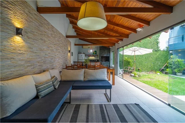 Imagem Casa com 4 Quartos à Venda, 300 m² em Jardim Lindóia - Porto Alegre