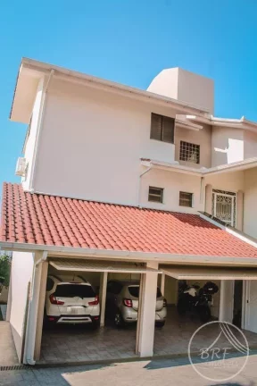 Imagem Vendo maravilhosa casa no Bosque das mansões São jose SC