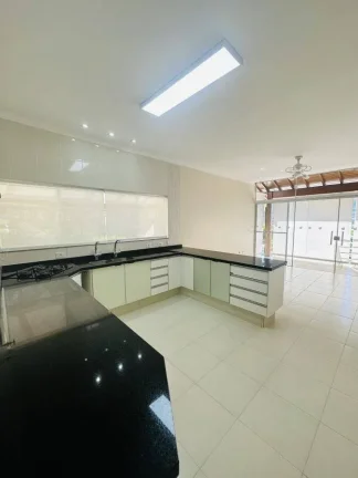Imagem Linda casa no Jd. das Palmeiras