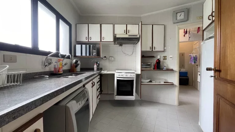 Imagem *Viva o Paraíso na Riviera: Apartamento Espaçoso com Vista para o Mar!*