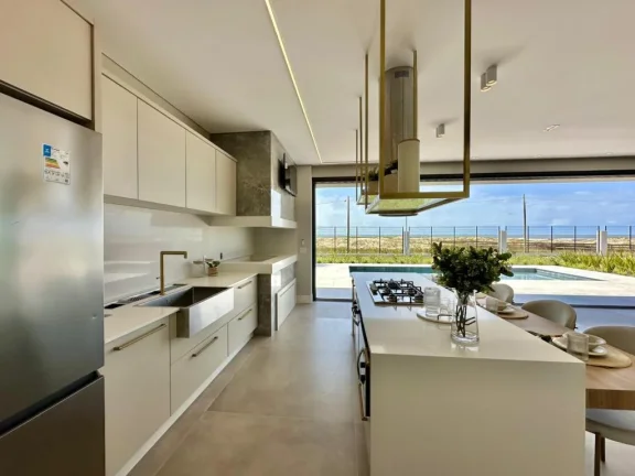 Imagem Casa em Condominio 5 Dormitórios - Bairro Capão Novo