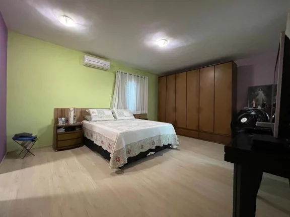 Imagem Casa à venda no bairro Coroa do Meio em rua pública - Confira detalhes!