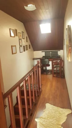 Imagem Sobrado com 3 dormitórios à venda, 206 m² por R$ 1.150.000 - J Jaguaribe - Campos do Jordão/SP