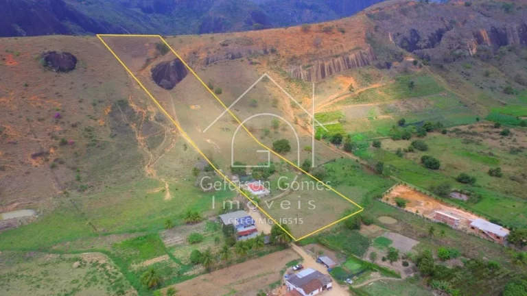 Imagem Chácara à venda Com 03 quartos - Córrego São Francisco - Mantena - MG