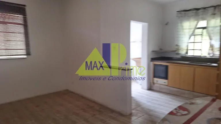 Imagem Aluguel de Casa Espaçosa na Vila Guilhermina, São Paulo-SP: 2 Quartos, 2 Salas, 1 Banheiro, 2 Vagas, 110m².