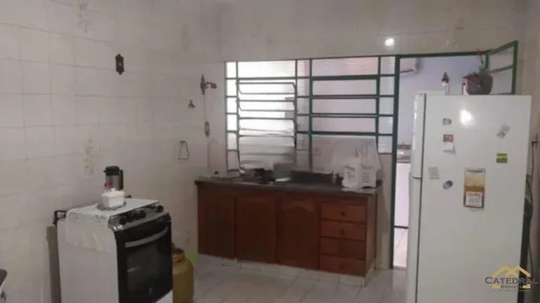 Imagem Casa térrea com 2 quartos e 2 vagas cobertas à venda - Vila Liberdade - Jundiaí