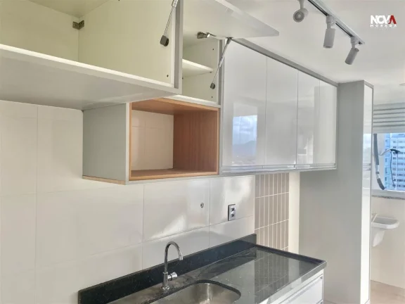 Imagem Apartamento em andar alto, com excelente ventilação, vista aberta e localização privilegiada a p...
