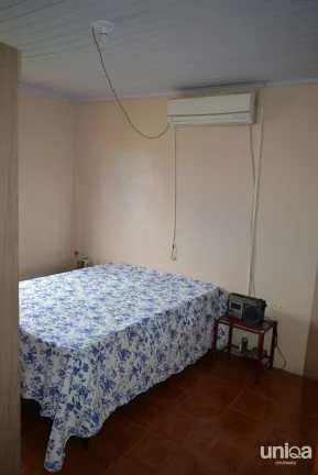 Duas Casas, ambas com 2dorm, lareira, churrasqueira, Garagem 4 carros