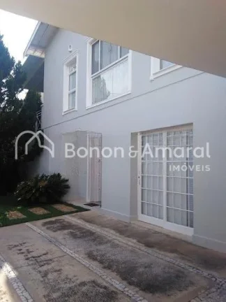 Imagem Casa de Condomínio com 3 Quartos e 4 banheiros à Venda, 262 m² por R$ 1.350.000