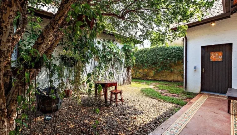 Imagem Casa estilo Farm House para Locação no Jardim Paulista - São Paulo-SP: 3 Quartos, 1 Suíte, 4 Salas, 4 Banheiros, 2 Vagas, 223m².