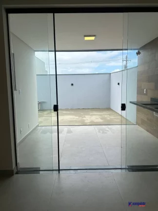 Imagem VENDO CASA 4/4 SENDO TRÊS SUIT EM CONDOMÍNIO - SIM
