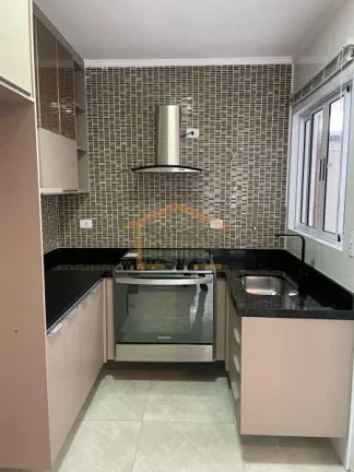 Imagem Sobrado em condomínio fechado, 2 dormitórios, sendo 2 suítes, com armários, camas e colchões, e...