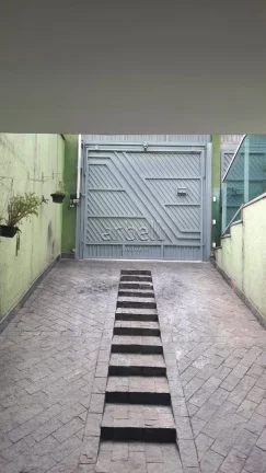 Imagem Sobrado com 242 metros quadrados, 3 dormitórios sendo 1 suíte com armários, 4 banheiros, 1 lavabo...