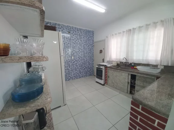 Imagem Casa com 6 dormitórios e a 600m da praia. A venda em Peruíbe