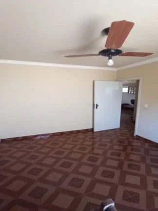Imagem Casa bairro Dutra, R$ 310 mil, 3 quartos, edícula no fundo, 3 vagas - Ribeirão Preto