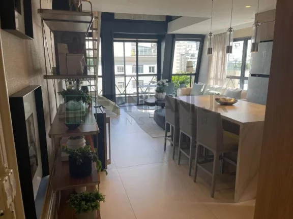 Imagem Venha se encantar com esta incrível cobertura/loft moderna, localizada em um dos bairros mais nobres de São Paulo, no Jardins! Com um design sofisti