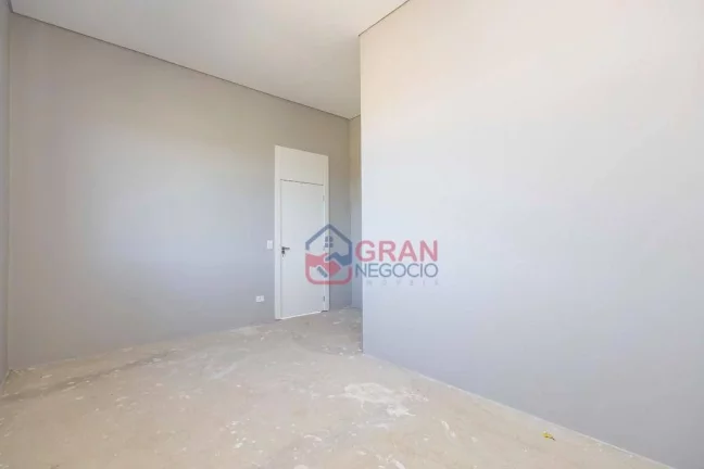 Imagem Casa alto padrão a venda próximo ao parque Tingui