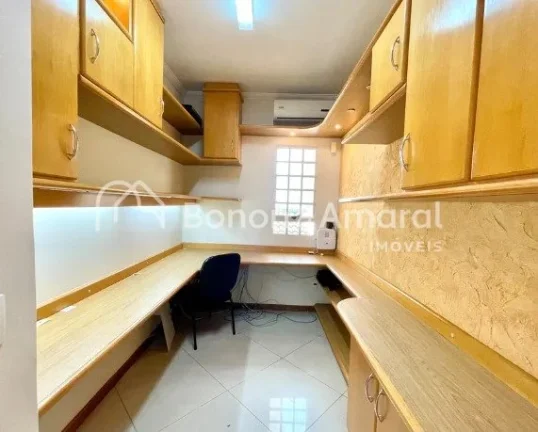Imagem **UMA CASA PARA CHAMAR DE OÁSIS!**

Situada em uma localização privilegiada, próximo a padarias,...