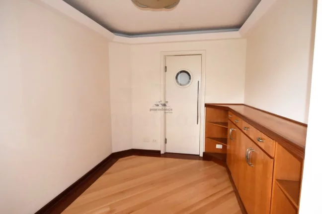 Imagem Cobertura à venda na Vila Madalena com 3 suítes e 3 vagas com piscina.