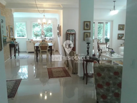 Imagem Casa a venda em Condomínio de chácaras em excelente localização