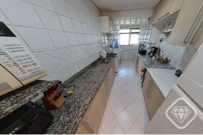 Imagem Apartamento espaçoso e bem localizado na Armando Barbedo para viver com conforto na Tristeza.

Trê...