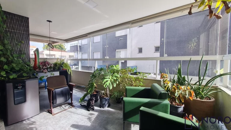 Apartamento Espaçoso com 3 Suítes e 2 Vagas no Centro de Santa Maria