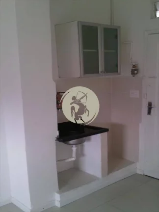 Imagem KIT A VENDA NO EMBARE 1 SALA E 1 BANHEIRO 1 QUADRA DA PRAIA APARTAMENTO REFORMADO