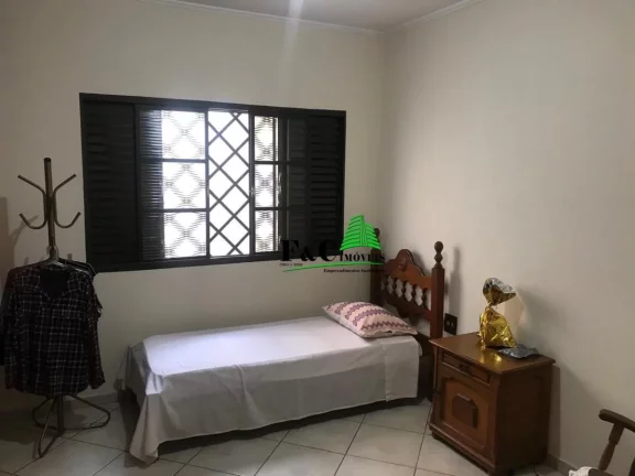 Imagem Casa para Venda em Limeira, Vila Paulista, 3 dormitórios, 1 suíte, 2 banheiros, 5 vagas