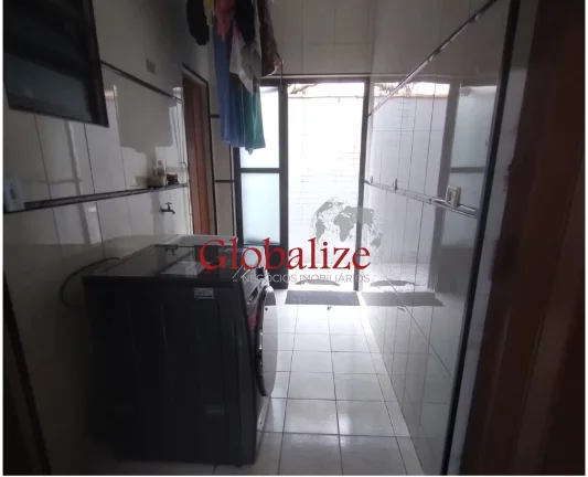 Imagem Belíssimo sobrado em Santos no bairro do Embaré com 4 dormitórios, duas suítes, duas vagas e quintal com churrasqueira à venda por R$ 1.490.000,00