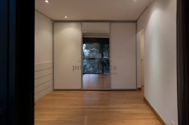 Imagem Incrível Apartamento com magnificos terraços!!! Apartamento de 390m² generosamente distribuídos,...