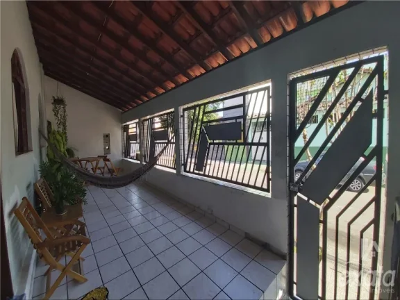Imagem Manoel Plaza, casa com 3 quartos com 1 suite, sala e cozinha ampla, banheiro social, varandão, 3 vagas de garagem, terreno de 300 m²