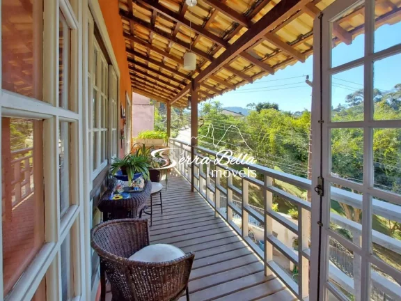 Imagem Casa com 4 dormitórios à venda, 250 m² por R$ 680.000,00 - Barra do Imbuí - Teresópolis/RJ