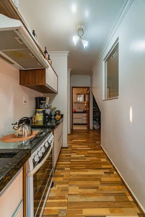 Imagem Venda de Sobrado de Alto Padrão no Clube Náutico, Toledo-PR: 3 Quartos, 1 Suíte, 2 Salas, 3 Banheiros, 4 Vagas, 193m².