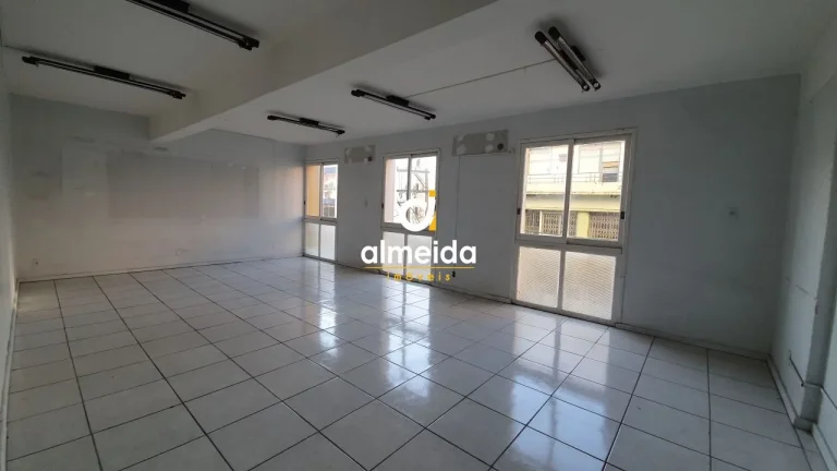 Imagem Sala Comercial 4 dormitórios à venda Centro Santa Maria/RS