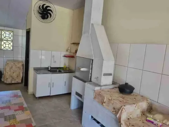 Imagem Casa com piscina tendo 2 dormitórios e 2 vagas de garagem no bairro Itapocú em Araquari