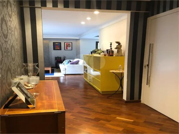Imagem Apartamento à venda com 3 quartos, sendo 1 suíte, no condomínio Ouro Preto, São Paulo - SP