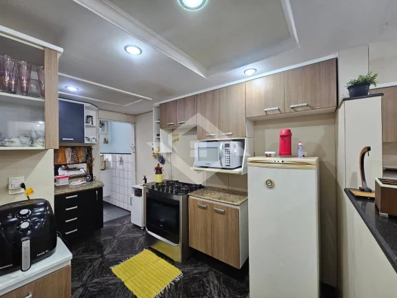 Imagem Casa à Venda na Taquara com 3 Quartos: Opção de Moradia e Negócios