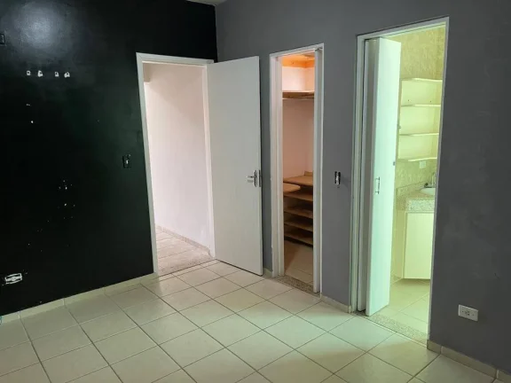 Imagem Sobrado com 270 m² 4 Dormitorios sendo 2 Suietes e 3 vagas de Garagens
