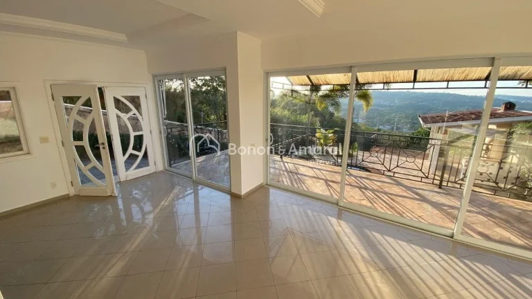 Imagem Imóvel amplo e elegante, com quatro quartos, sendo três deles suítes, além de quatro banheiros n...