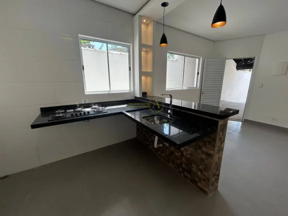 Imagem Casa à venda com 3 suítes em bairro seguro, a poucos passos da delegacia