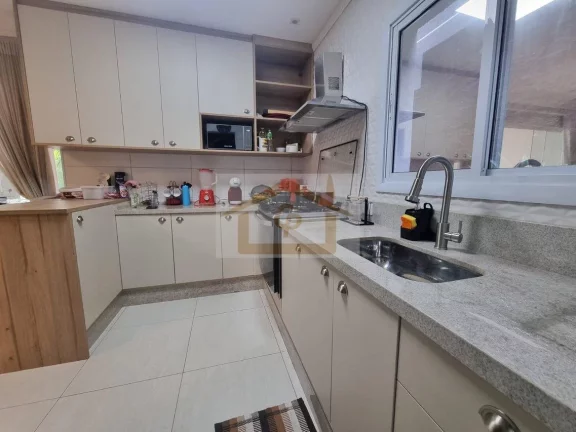 Imagem Charmosa! 3 quartos, sendo um suíte, varanda 2 vagas