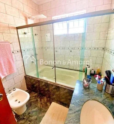 Imagem Linda casa térrea a venda, localizada em uma bela avenida arborizada da Cidade Universitária, pró...