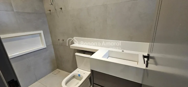 Imagem Essa linda casa com 129 metros quadrados de construção, oferece um ambiente espaçoso e acolhedor....