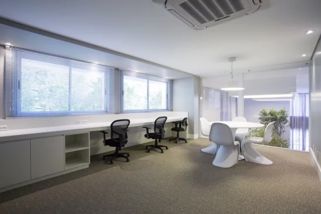 Imagem Sala comercial à venda em Porto Alegre, Petrópolis, 48,2m²
