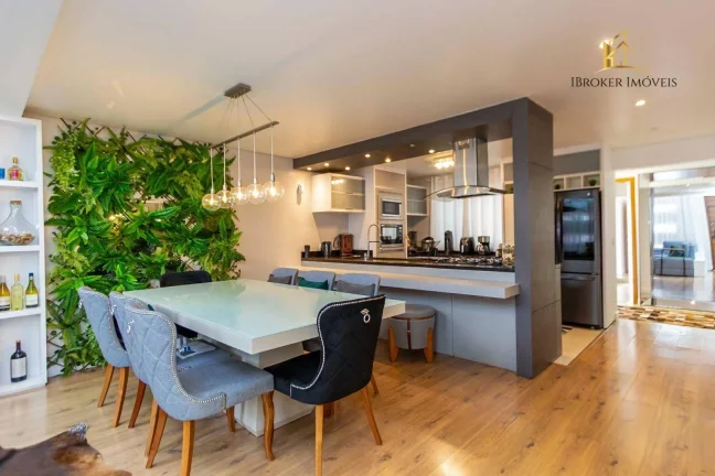 Imagem Sobrado mobiliado com 3 suítes à venda, 185 m² por R$ 1.530.000 - Uberaba - Curitiba/PR