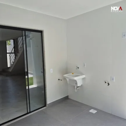 Imagem Sabe aquela casa que parece ter saído de um sonho de fim de semana perfeito? Pois é, ela existe! E...