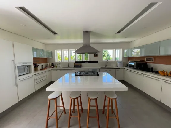 Imagem Casa única na Riviera de São Lourenço: Módulo 5: 6 quartos, 6 suítes. Pé na areia frontal, vista para o mar e amplo espaço gourmet.