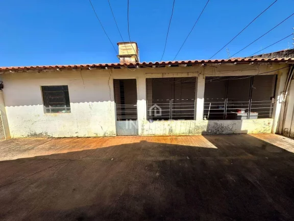 Imagem Casa à venda, 274 m² por R$ 650.000 - Centro - Itumbiara/GO