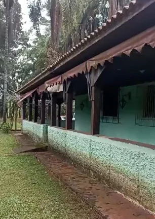 Imagem ???? "Um sítio DENTRO da cidade? Com 5 casas prontas e a 5 MINUTOS da represa!"